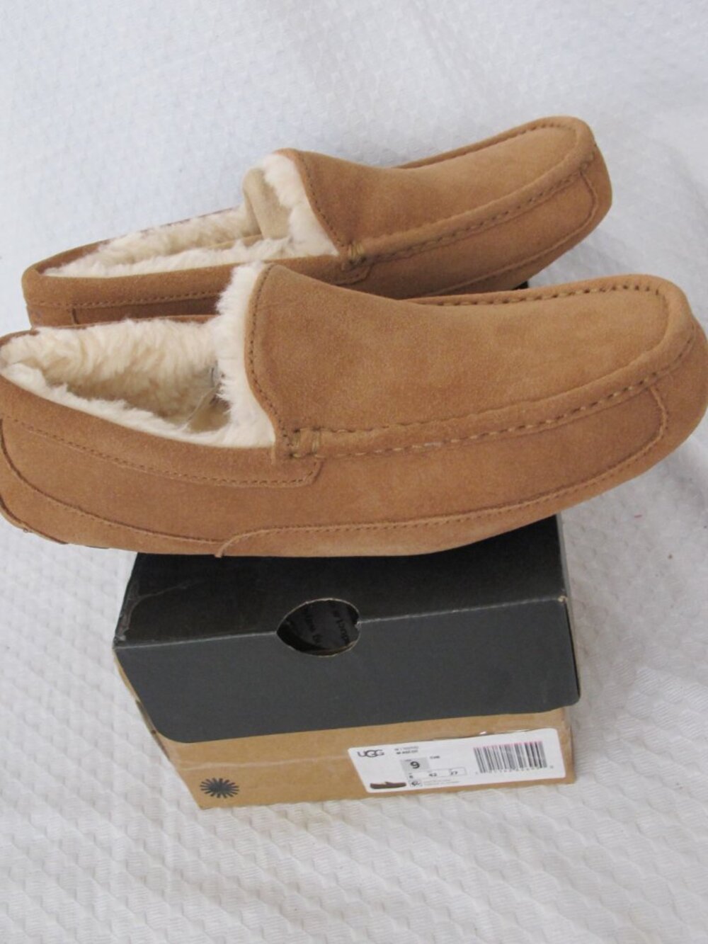 NIB - Men's UGG Slippers - 9